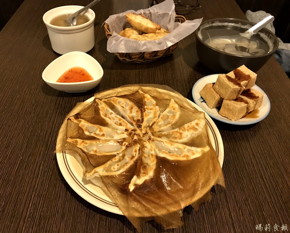 台中西區美食｜西川家-燒き餃子 會爆漿的燒餃子 美味又平價 晚餐、宵夜好選擇
